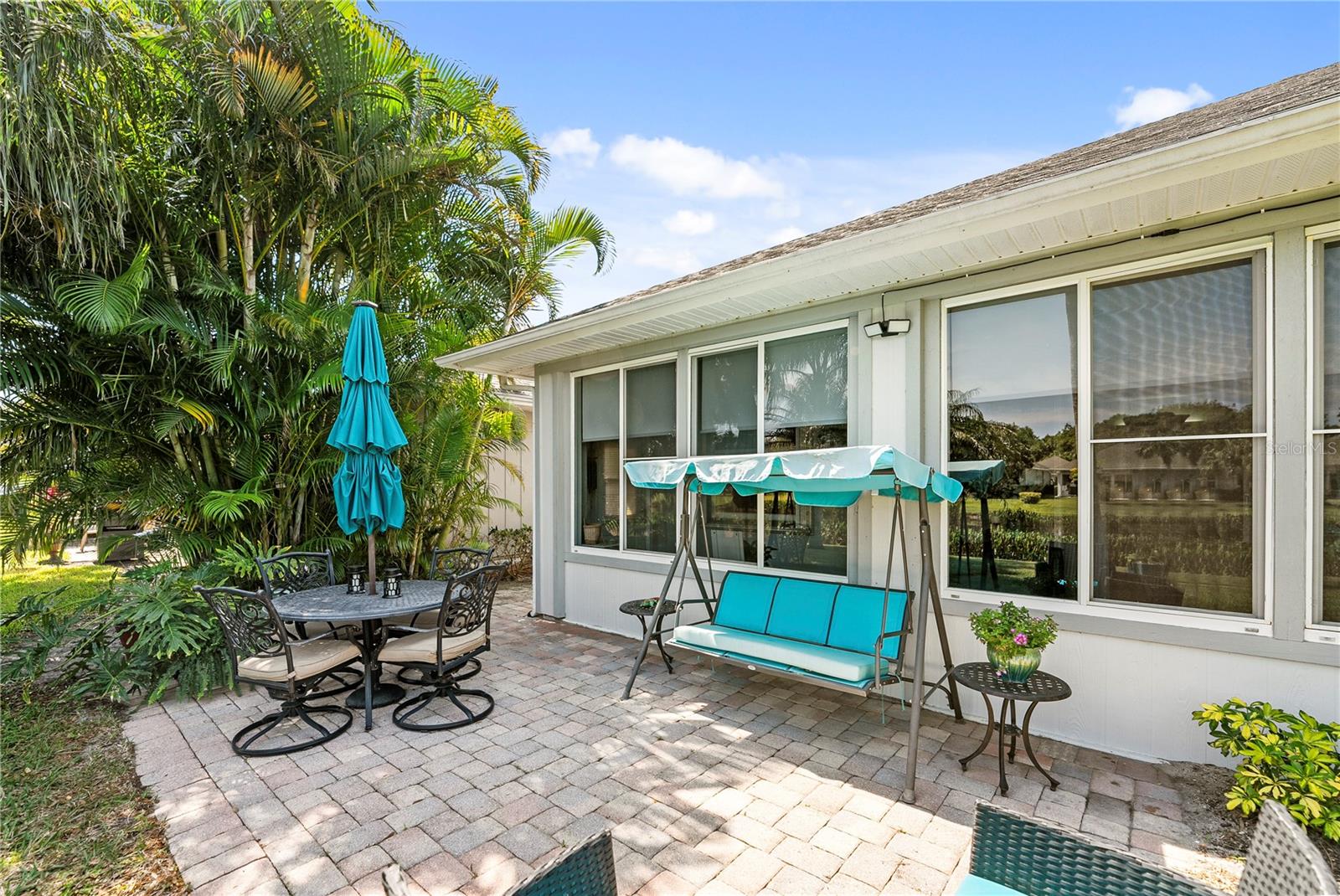 Listing photo id 17 for 1890 Hawthorne Drive