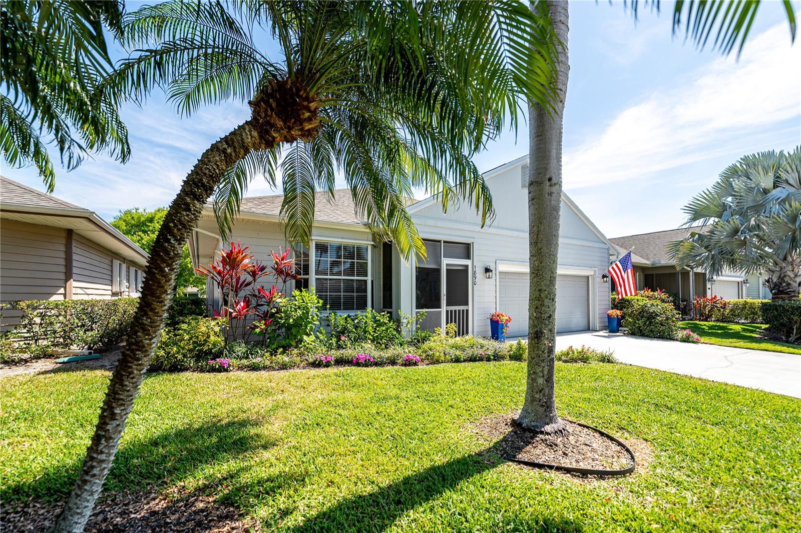 Listing photo id 0 for 1890 Hawthorne Drive