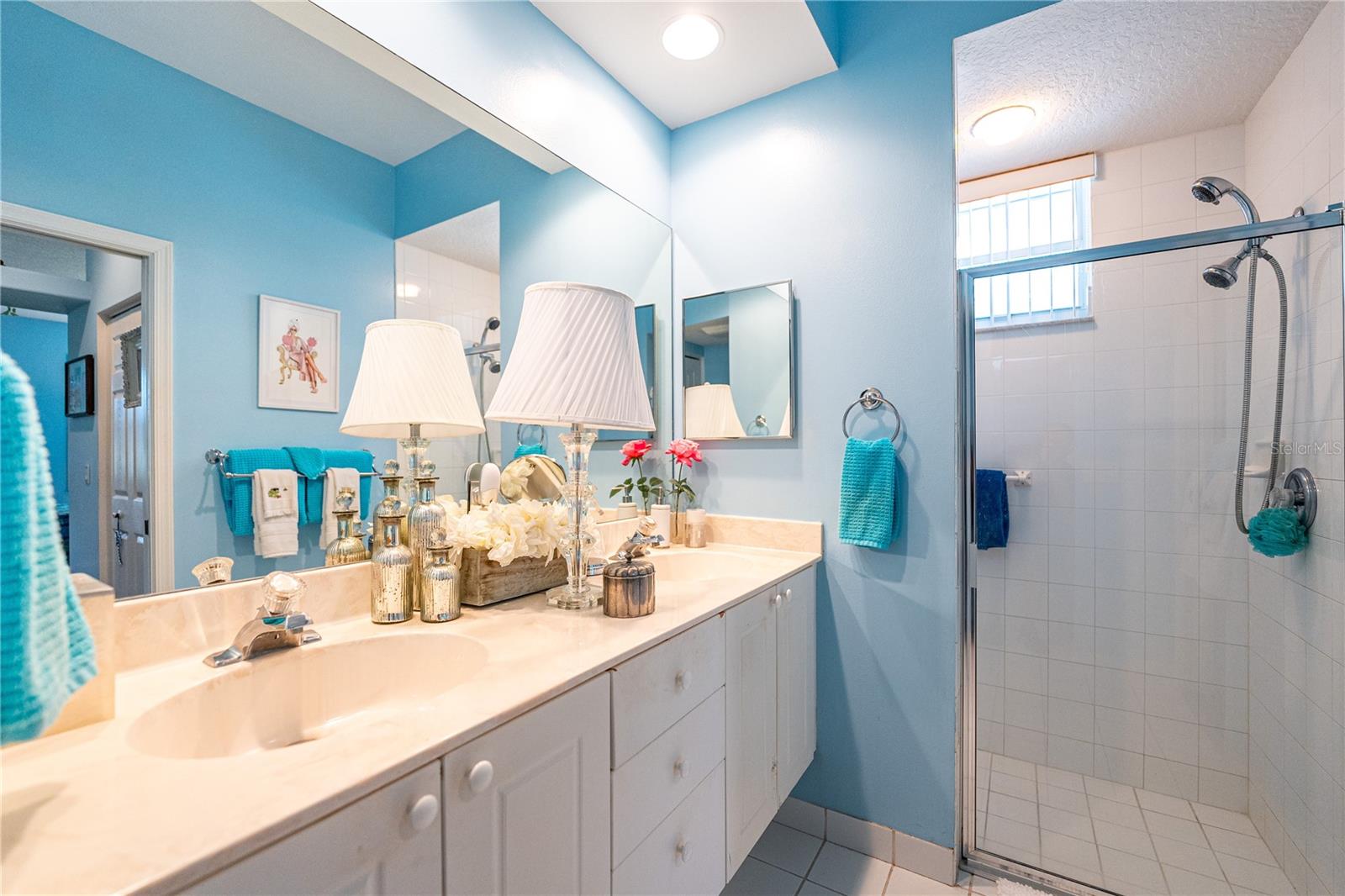 Listing photo id 20 for 1890 Hawthorne Drive