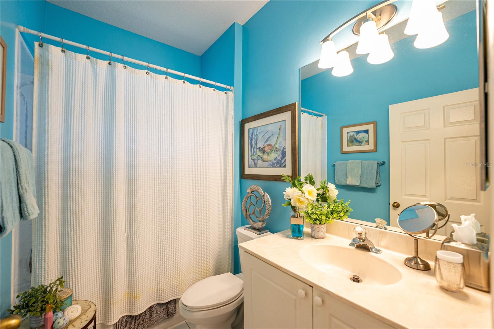 Listing photo id 23 for 1890 Hawthorne Drive
