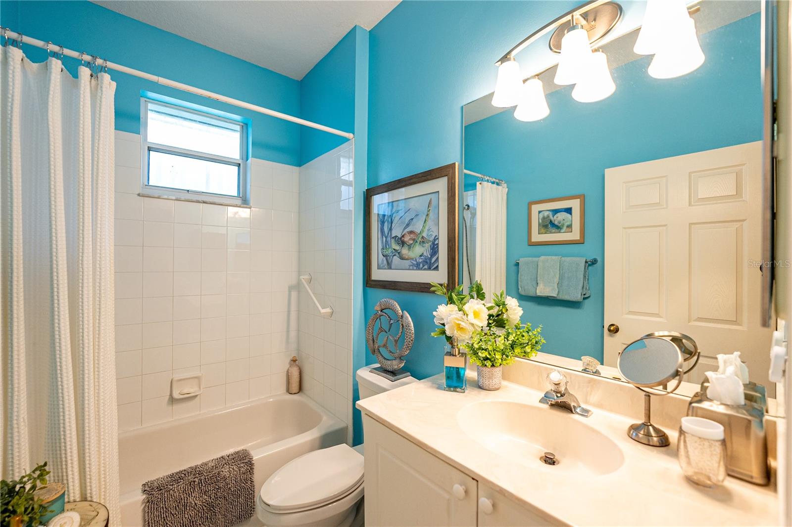 Listing photo id 24 for 1890 Hawthorne Drive