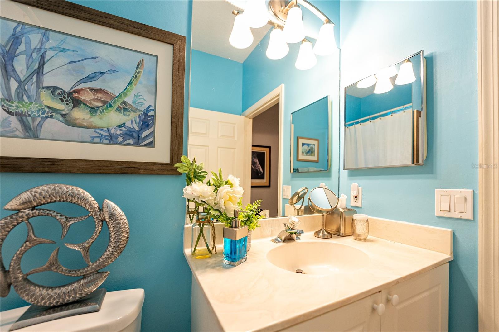 Listing photo id 26 for 1890 Hawthorne Drive