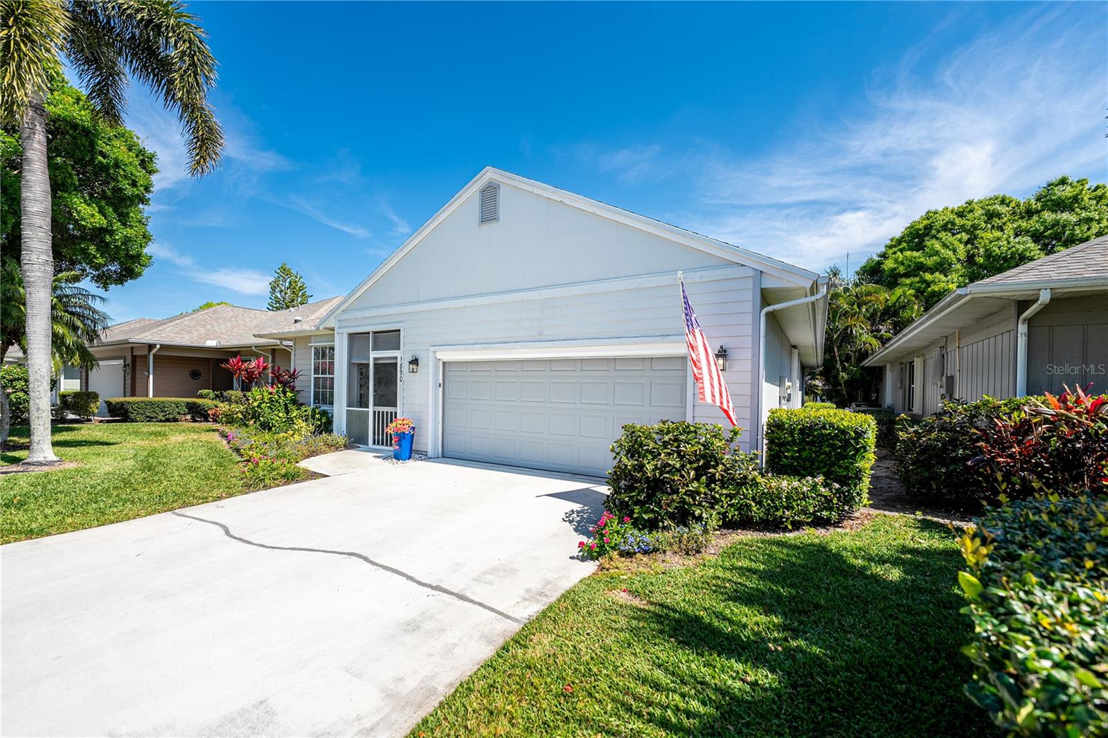 Listing photo id 28 for 1890 Hawthorne Drive