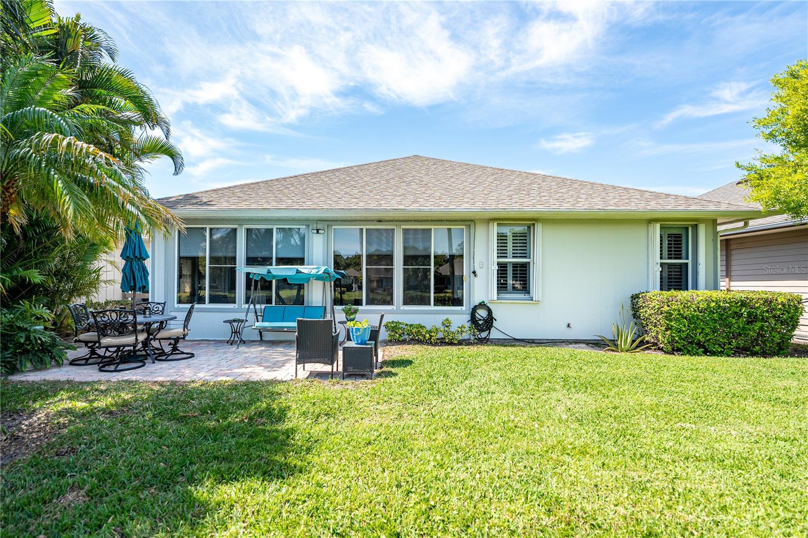 Listing photo id 32 for 1890 Hawthorne Drive