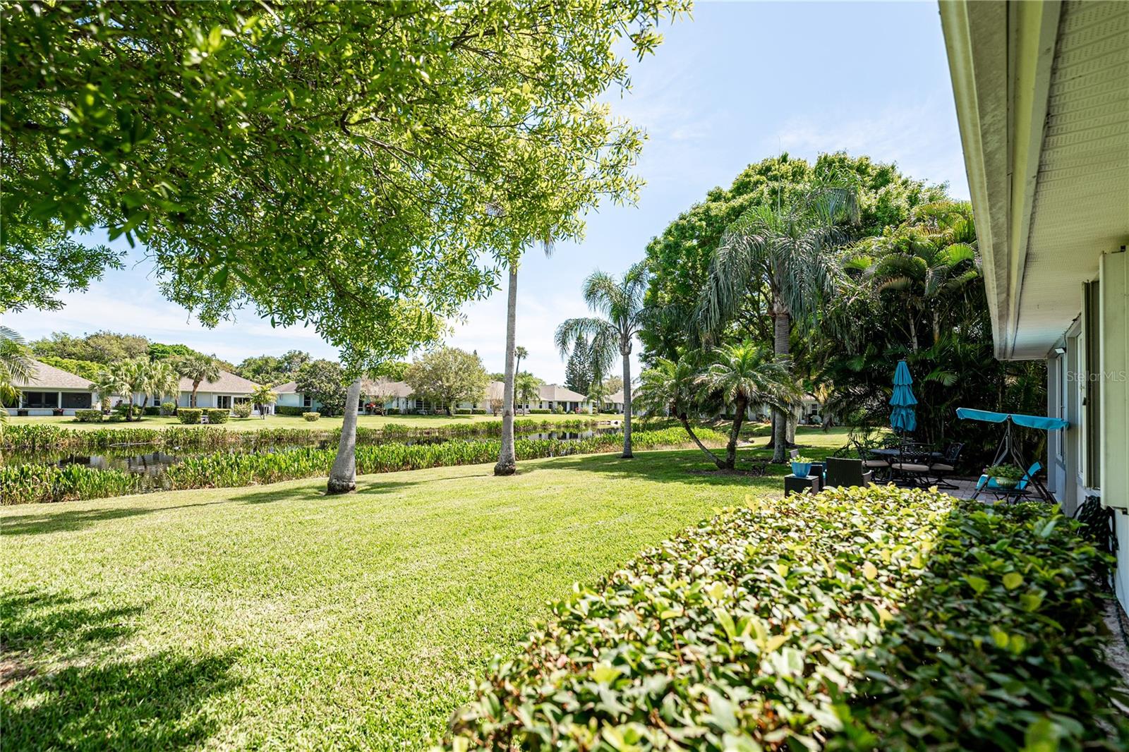 Listing photo id 34 for 1890 Hawthorne Drive