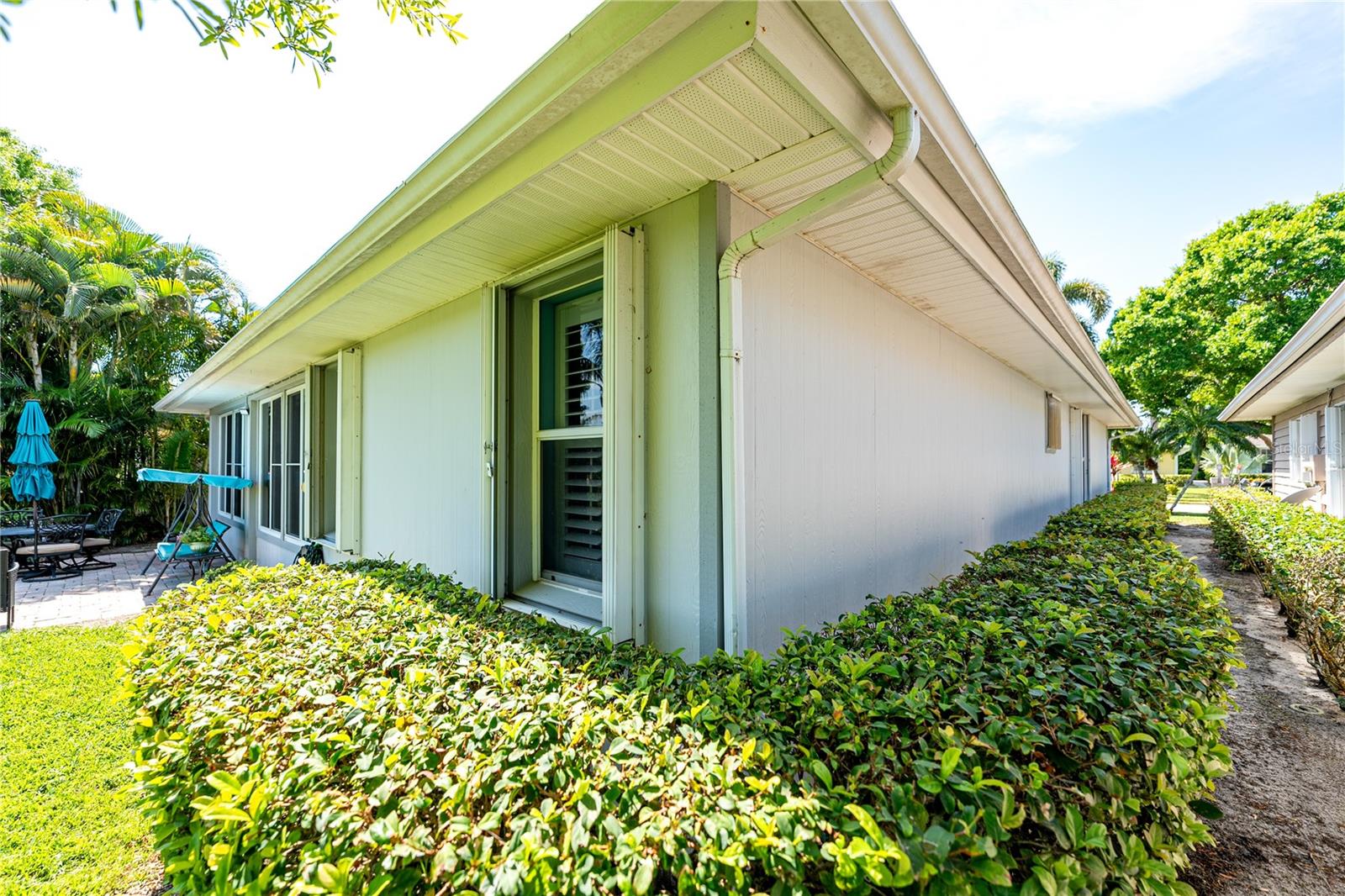 Listing photo id 35 for 1890 Hawthorne Drive
