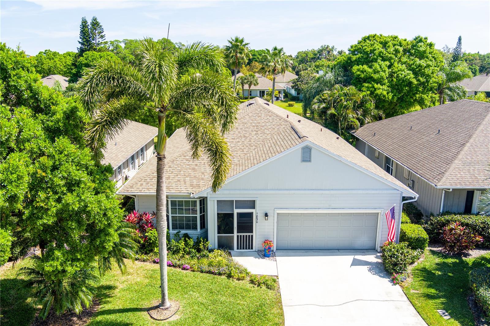 Listing photo id 39 for 1890 Hawthorne Drive