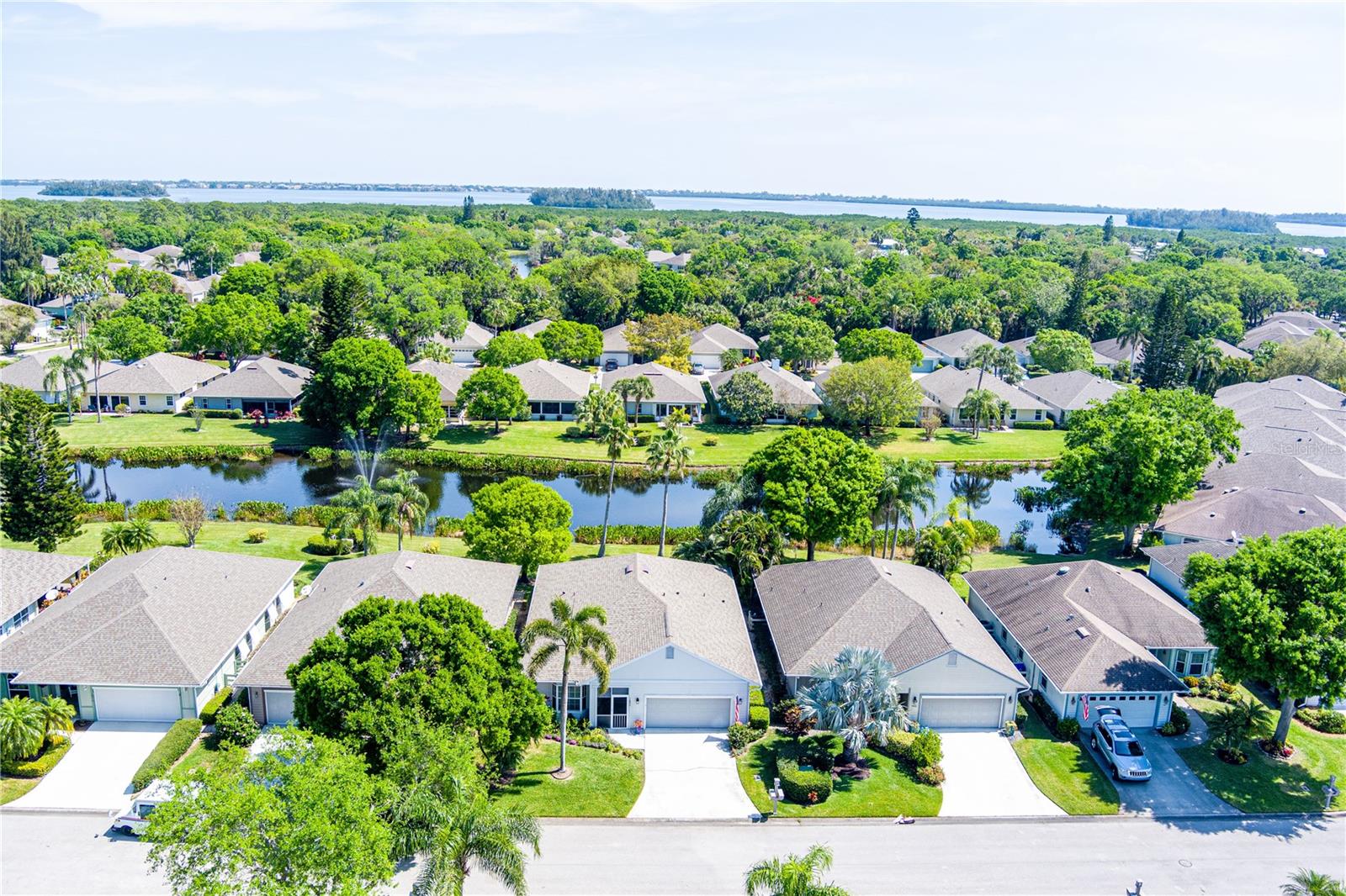 Listing photo id 40 for 1890 Hawthorne Drive