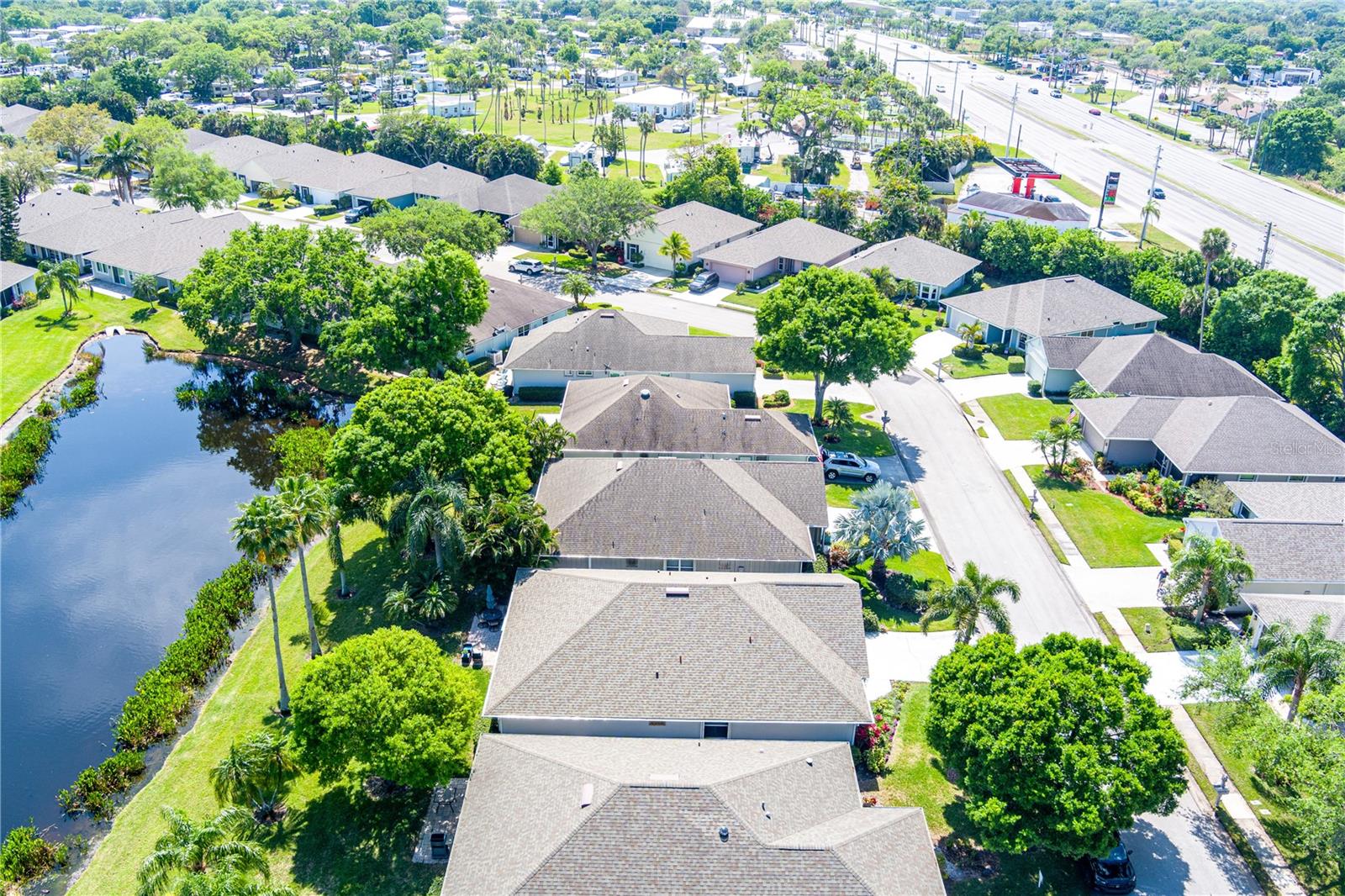 Listing photo id 43 for 1890 Hawthorne Drive