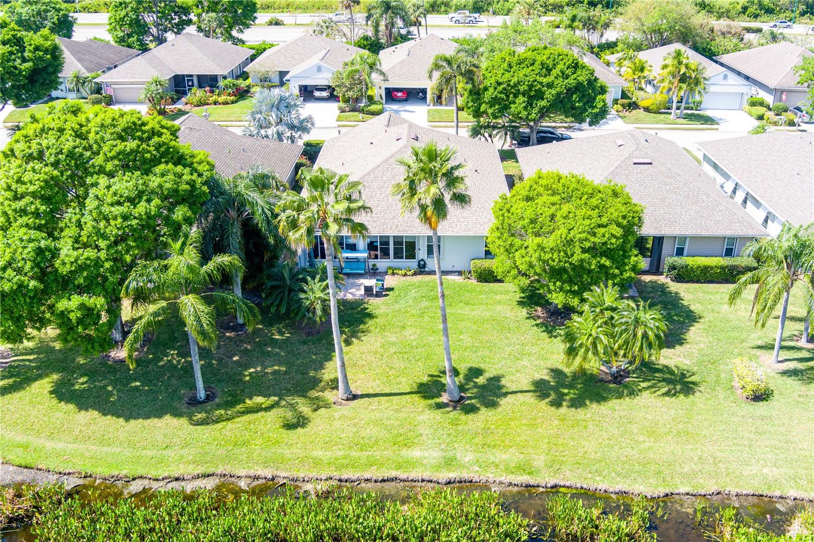 Listing photo id 45 for 1890 Hawthorne Drive