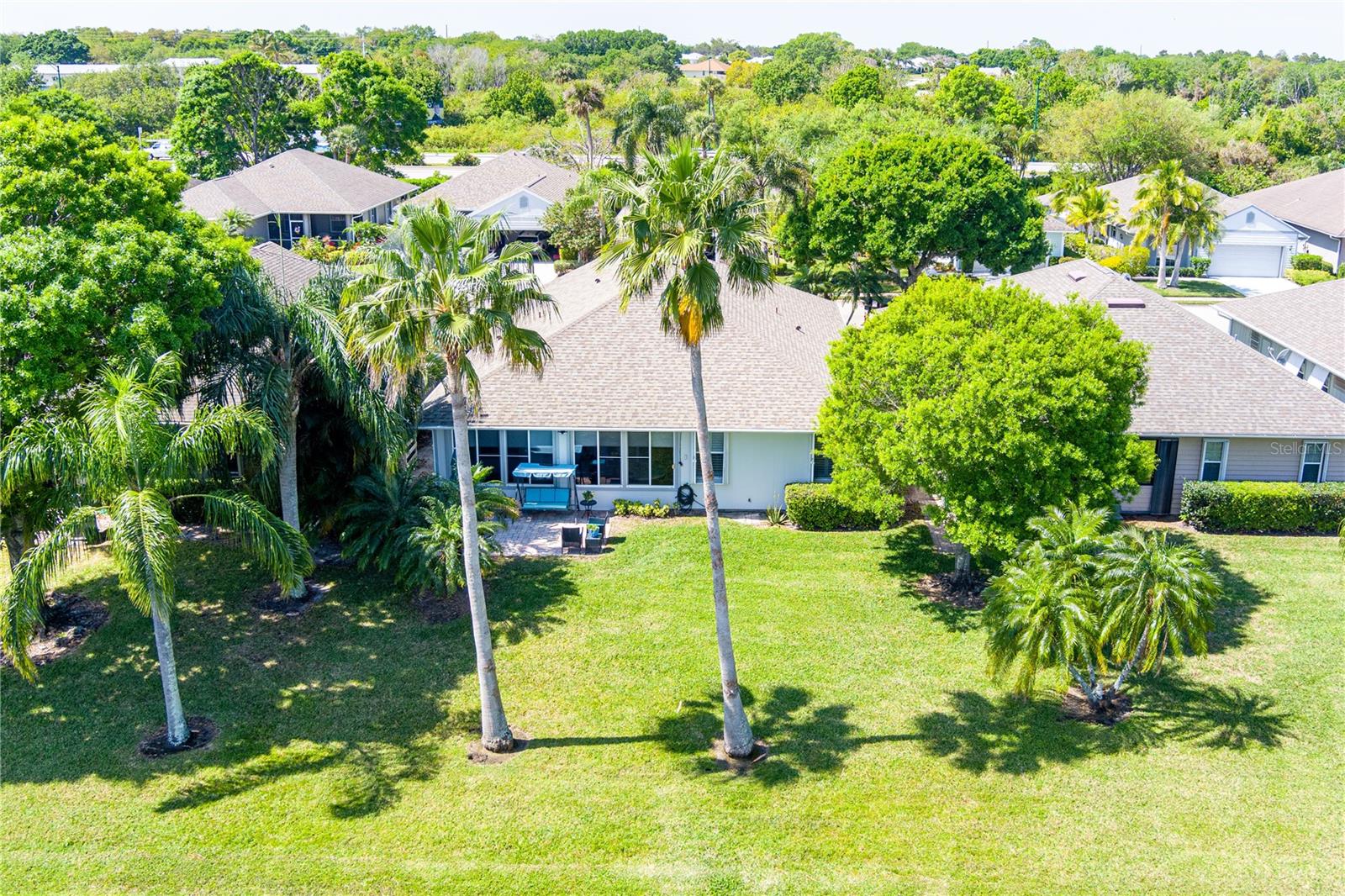 Listing photo id 46 for 1890 Hawthorne Drive