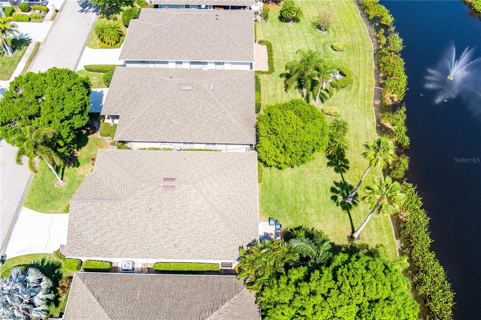 Listing photo id 47 for 1890 Hawthorne Drive