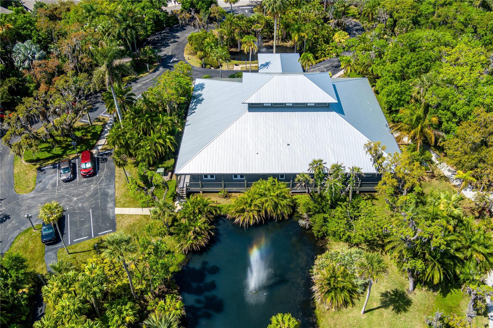 Listing photo id 48 for 1890 Hawthorne Drive