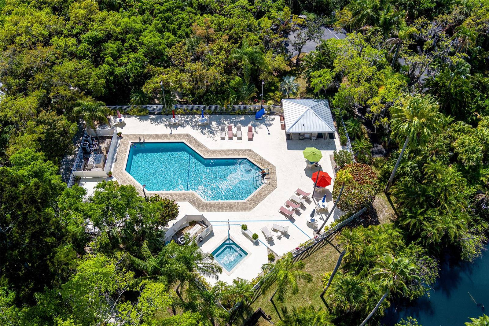 Listing photo id 49 for 1890 Hawthorne Drive