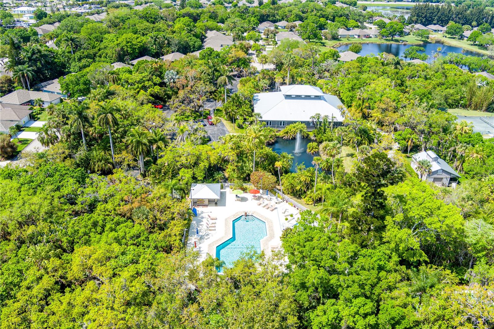 Listing photo id 51 for 1890 Hawthorne Drive