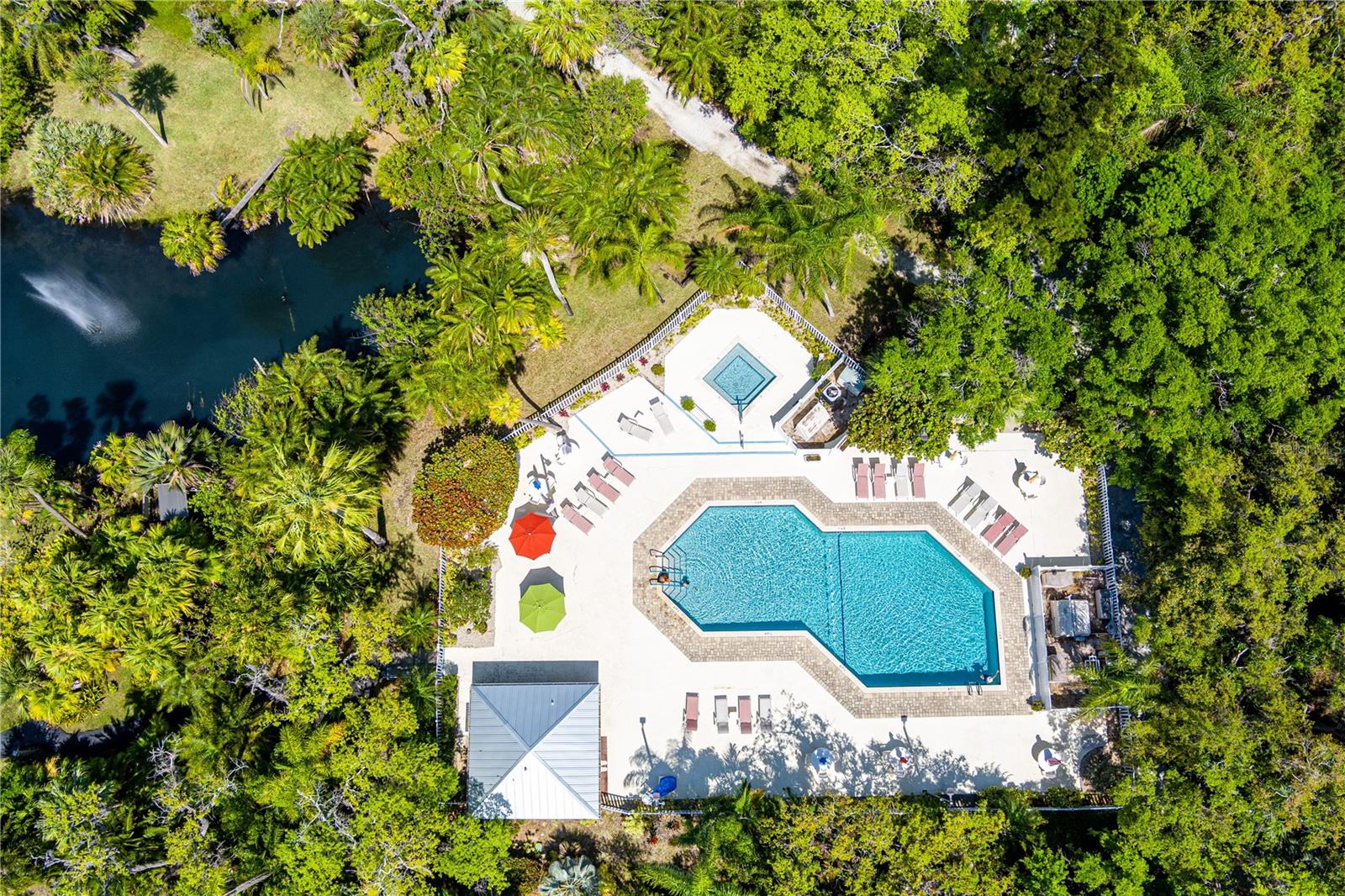 Listing photo id 57 for 1890 Hawthorne Drive