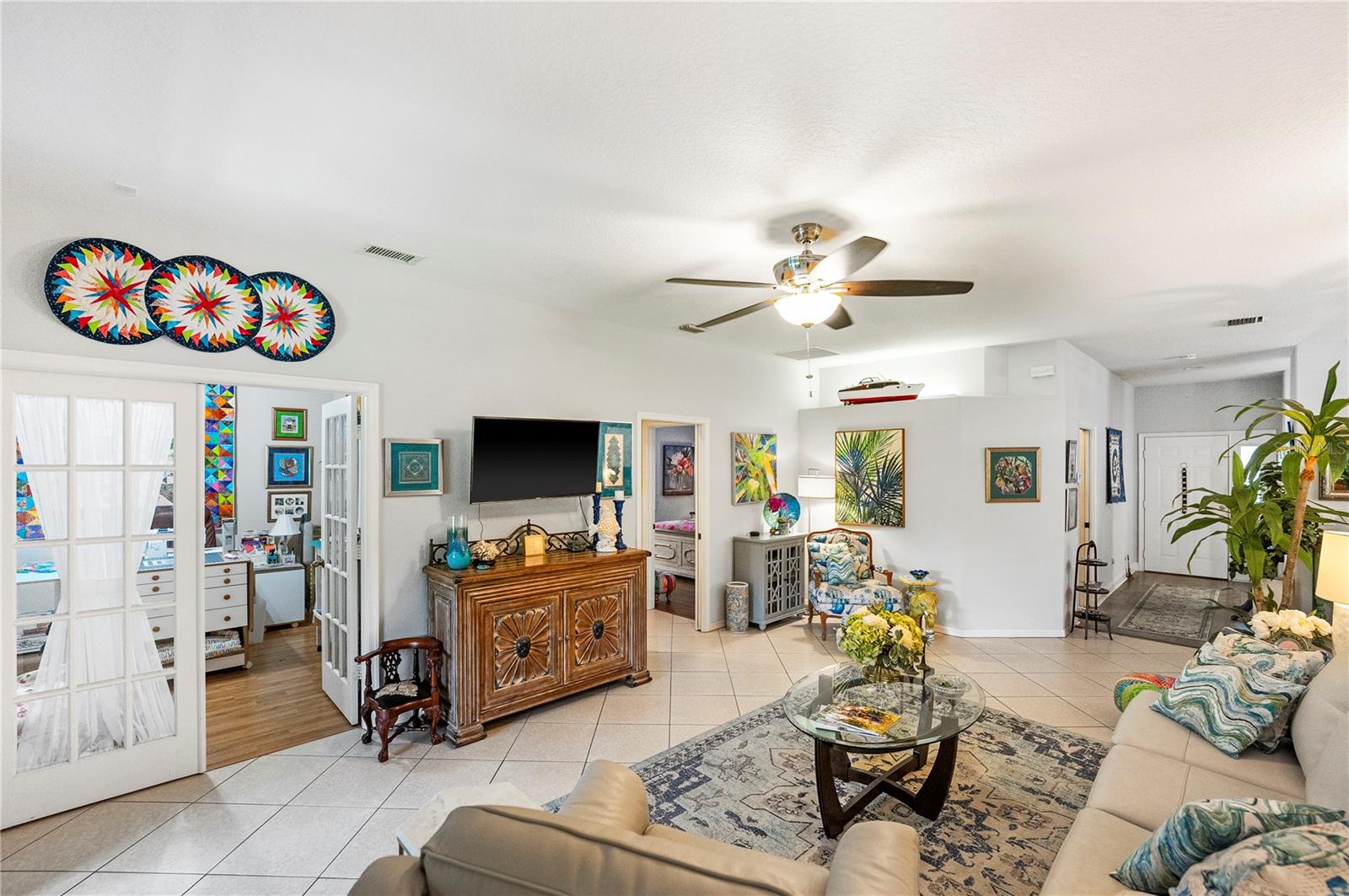 Listing photo id 6 for 1890 Hawthorne Drive