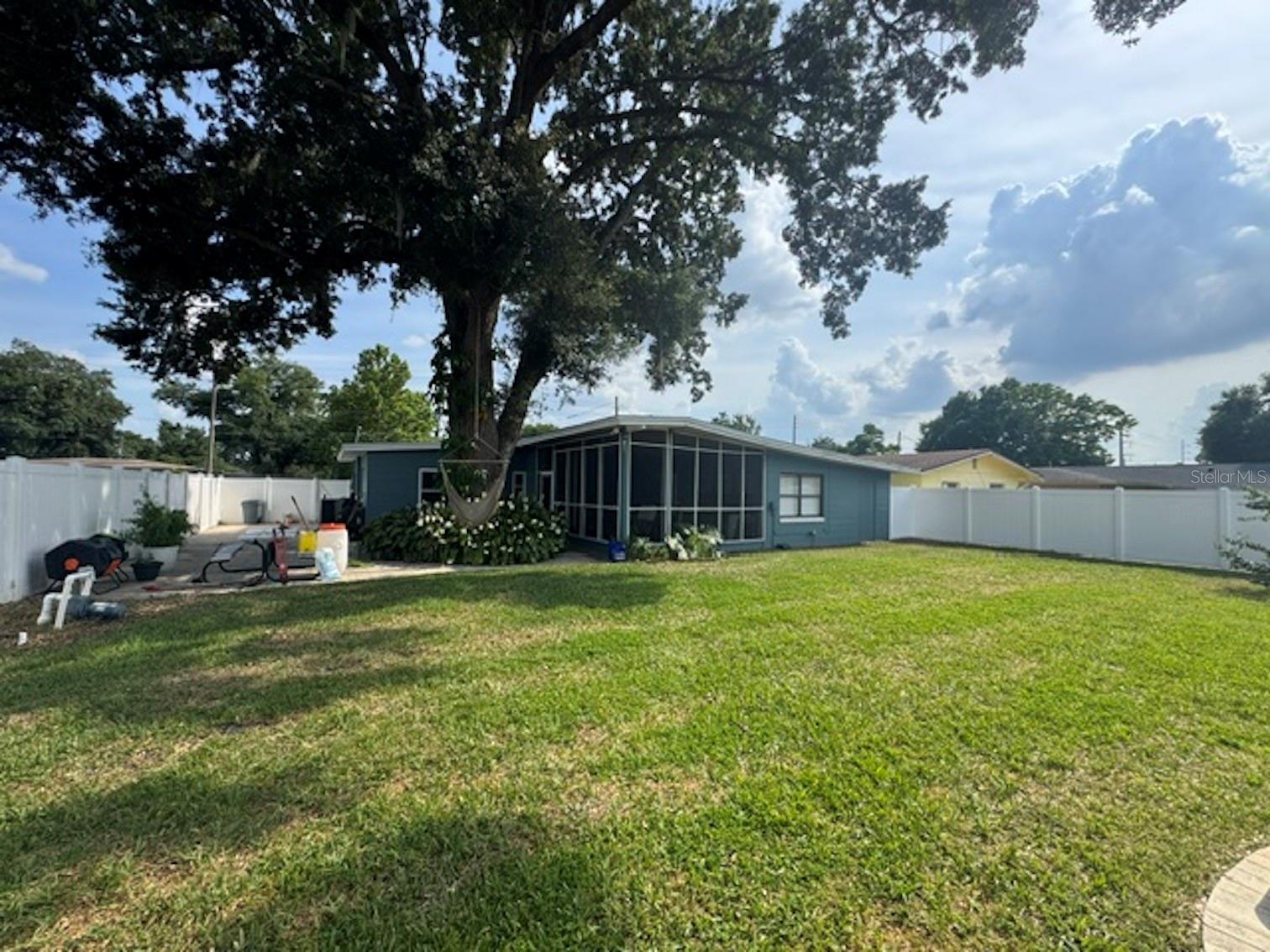 Image 17 of 20 For 2929 Michigan Street