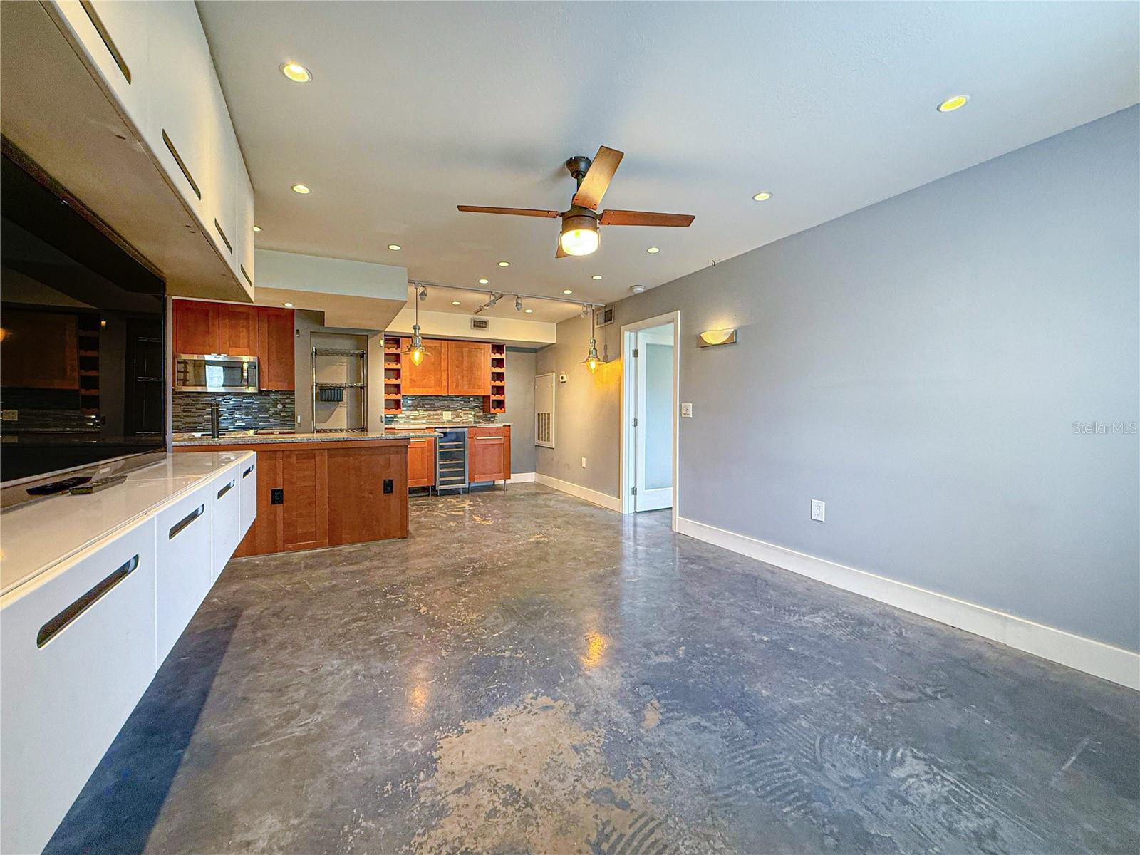Image 4 of 24 For 3034 Parkway Boulevard 102