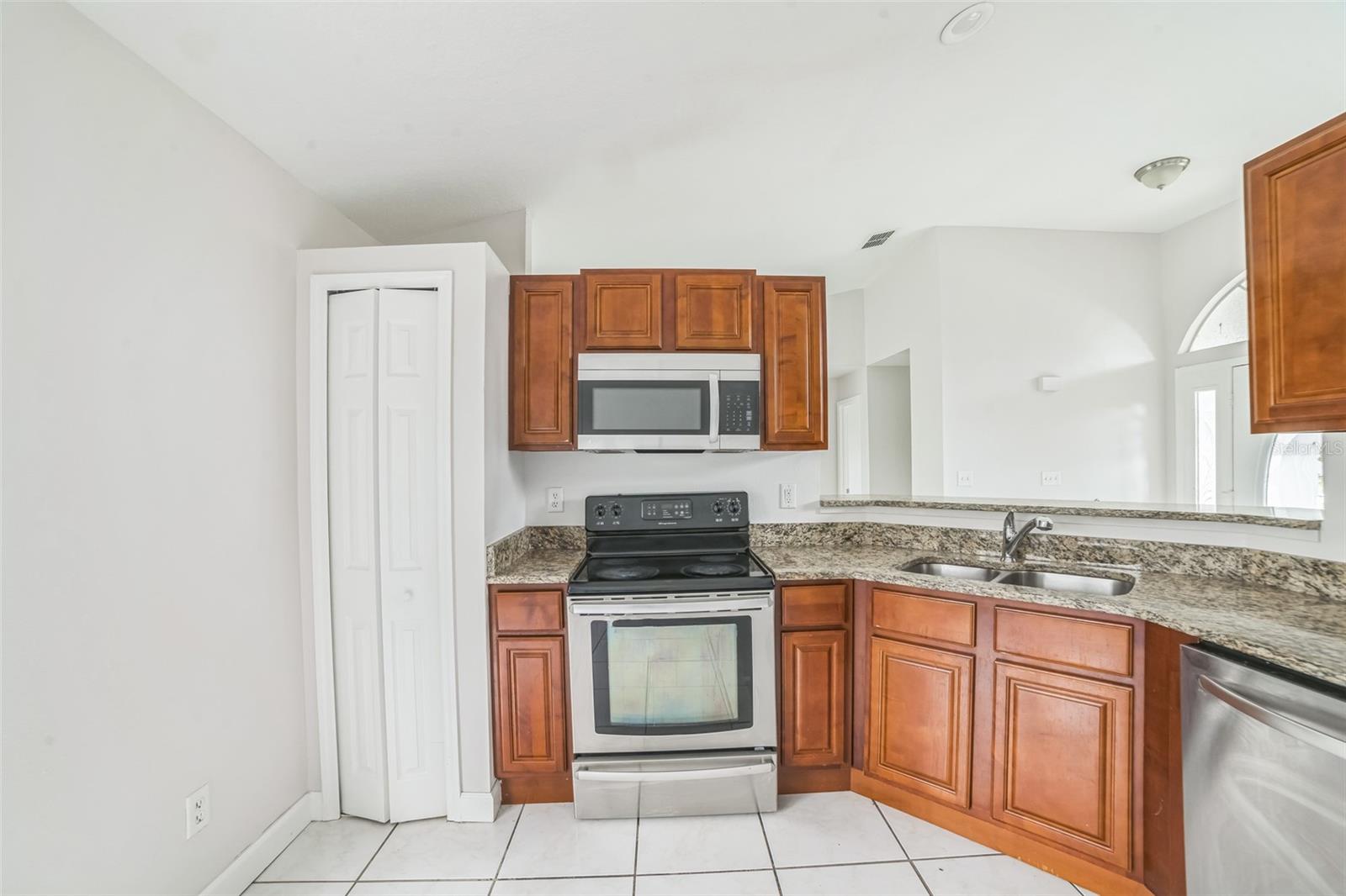 Image 26 of 35 For 657 Mckinley Court