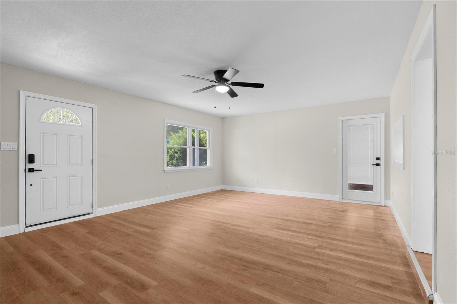 Image 11 of 38 For 404 Courtney Drive
