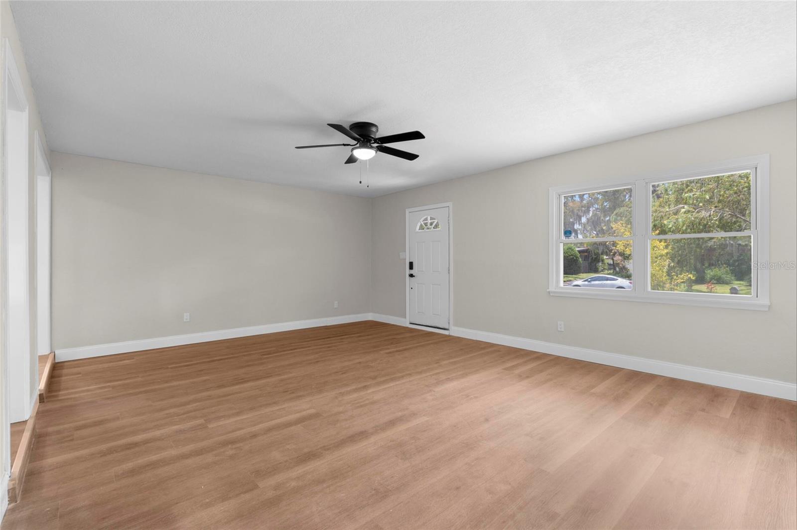 Image 14 of 38 For 404 Courtney Drive