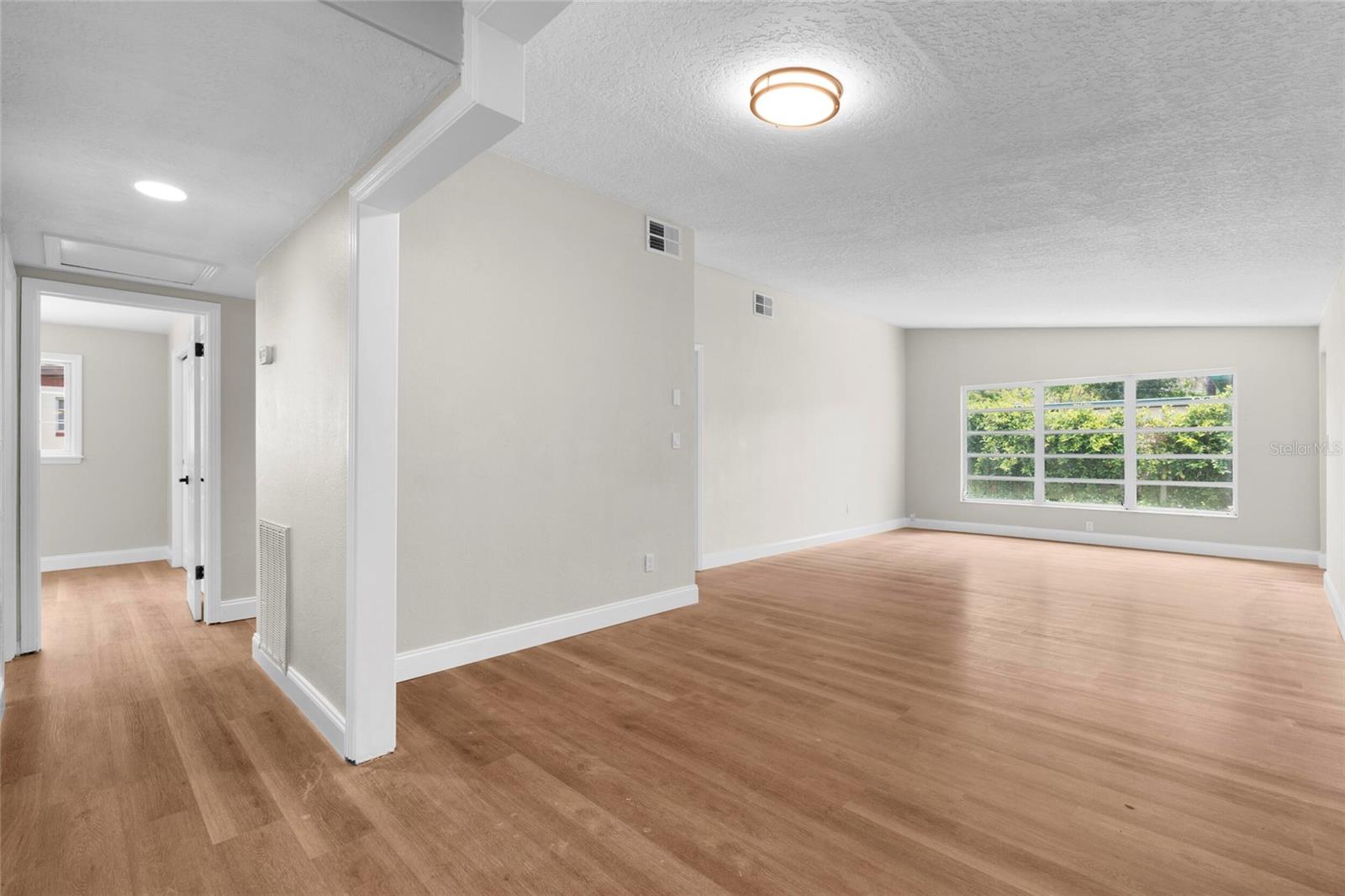 Image 6 of 38 For 404 Courtney Drive