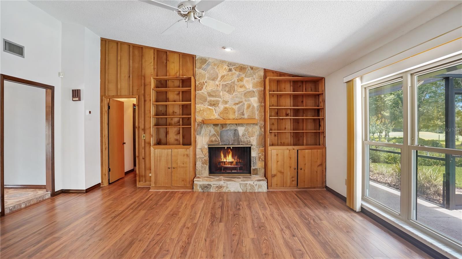 Image 11 of 51 For 316 Cambridge Drive