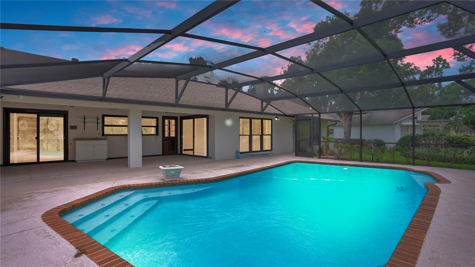 Image 39 of 51 For 316 Cambridge Drive