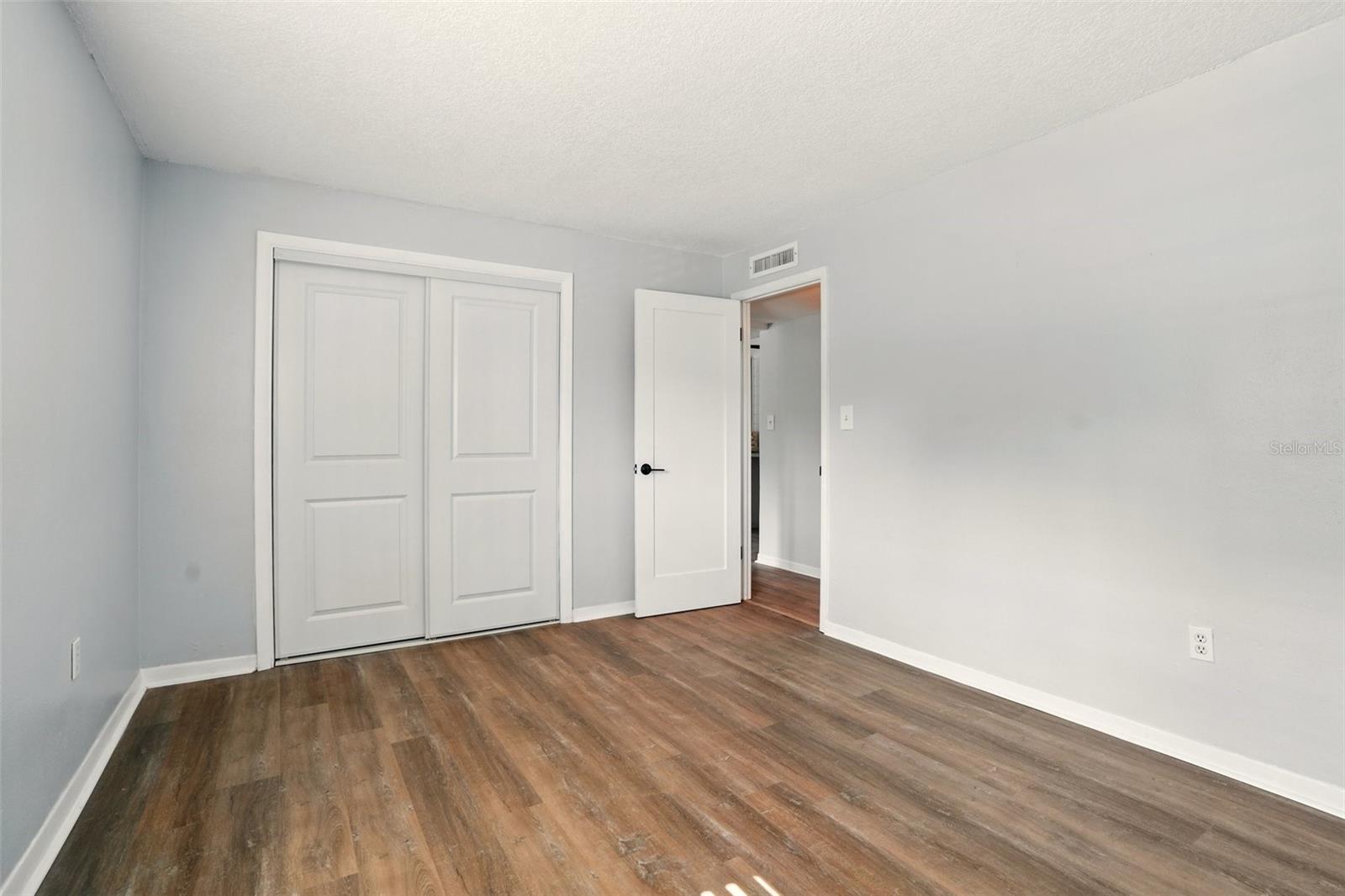 Image 18 of 35 For 320 Lakeview Street 220