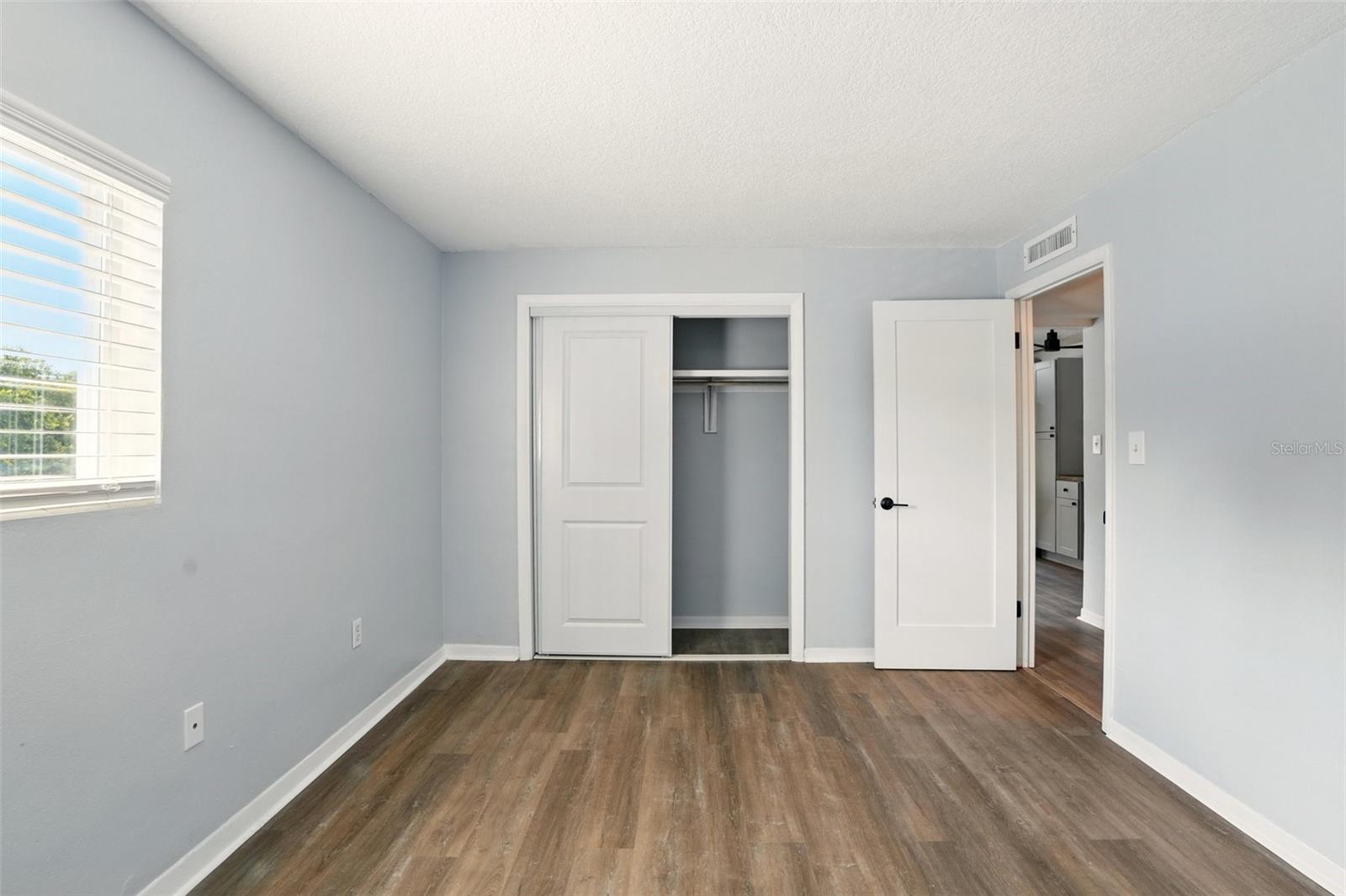 Image 22 of 35 For 320 Lakeview Street 220