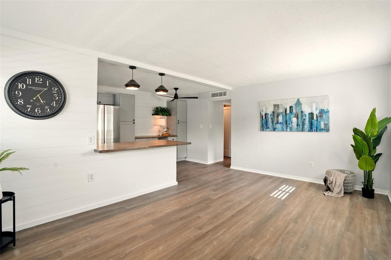 Image 6 of 35 For 320 Lakeview Street 220