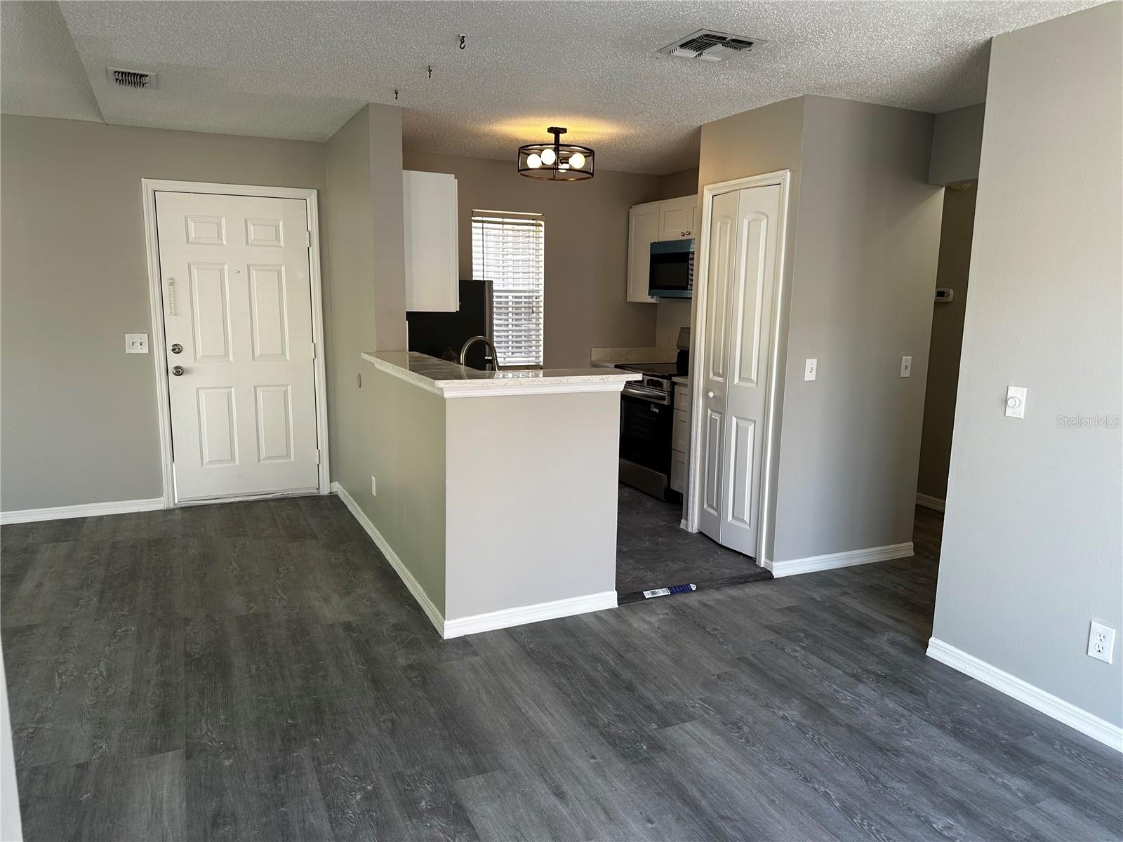 Image 7 of 46 For 652 Roaring Drive 234