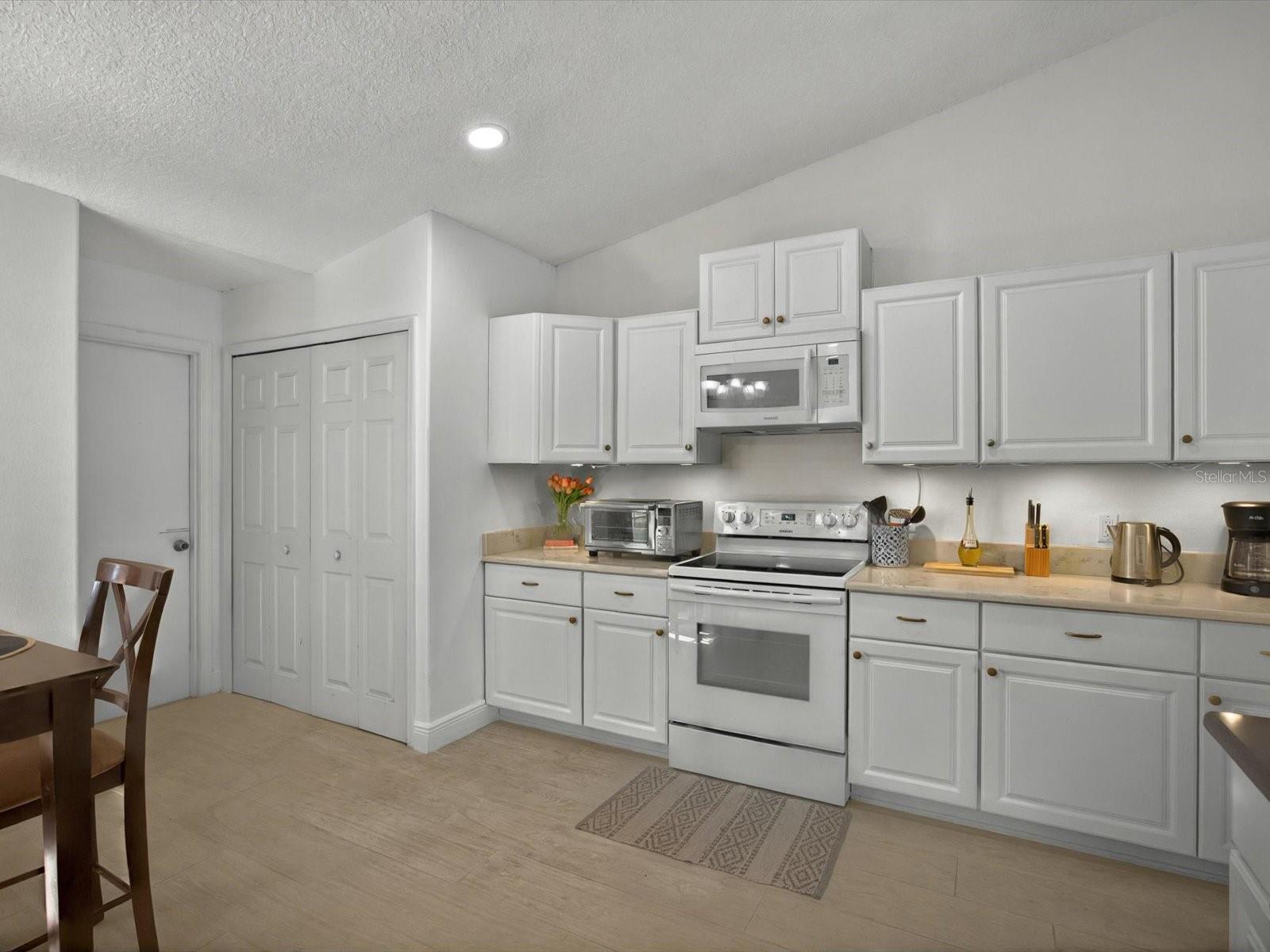 Image 8 of 30 For 703 Sunridge Woods Boulevard