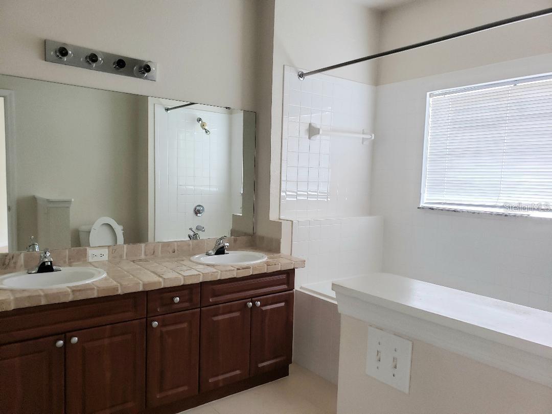 Image 11 of 20 For 3751 Conroy Road 2327