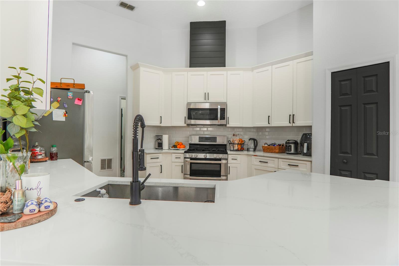 Image 18 of 45 For 2884 Majestic Isle Drive