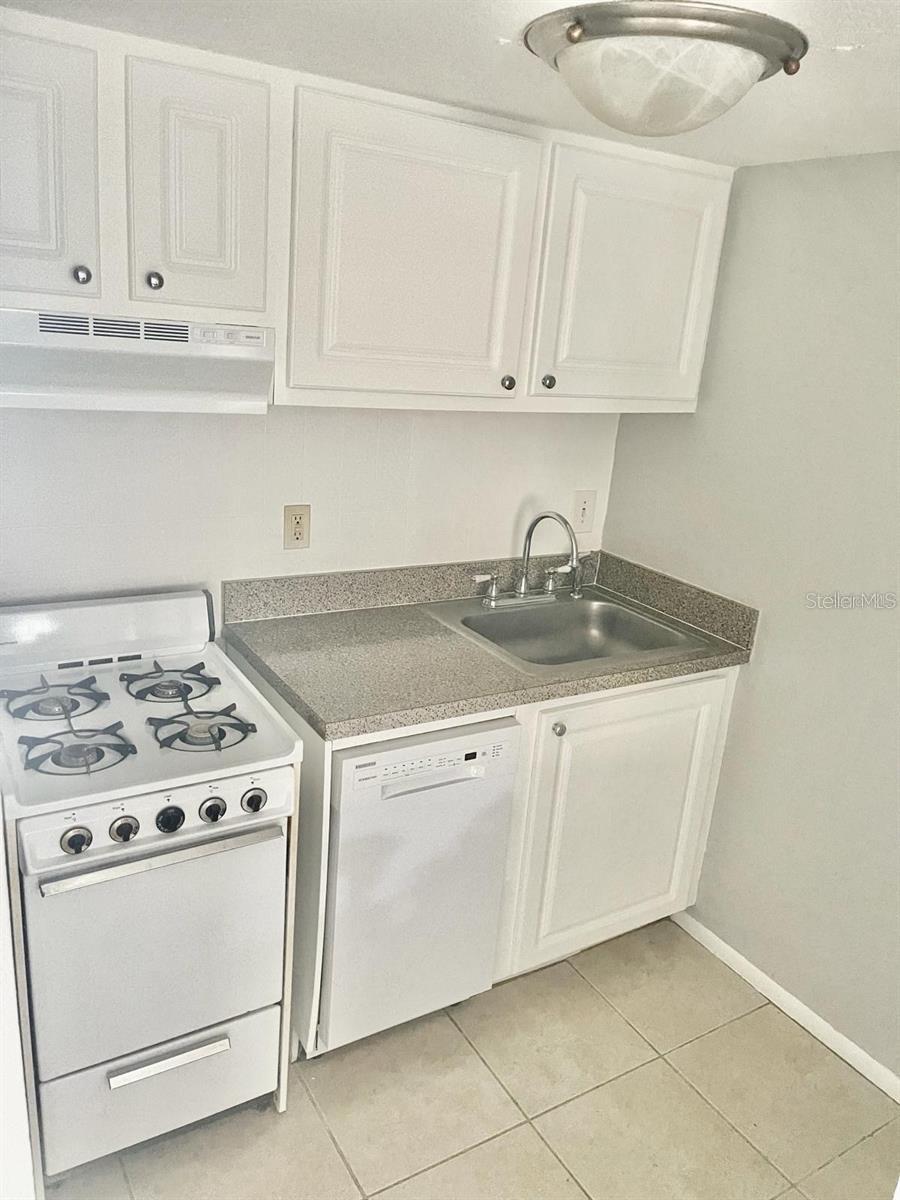 Image 5 of 20 For 101 Oyster Bay Circle 120