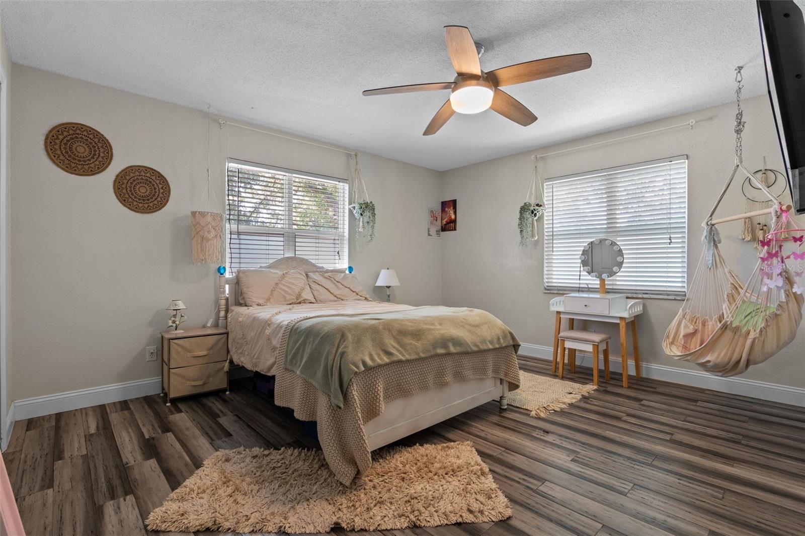 Image 46 of 72 For 120 Springwood Trail