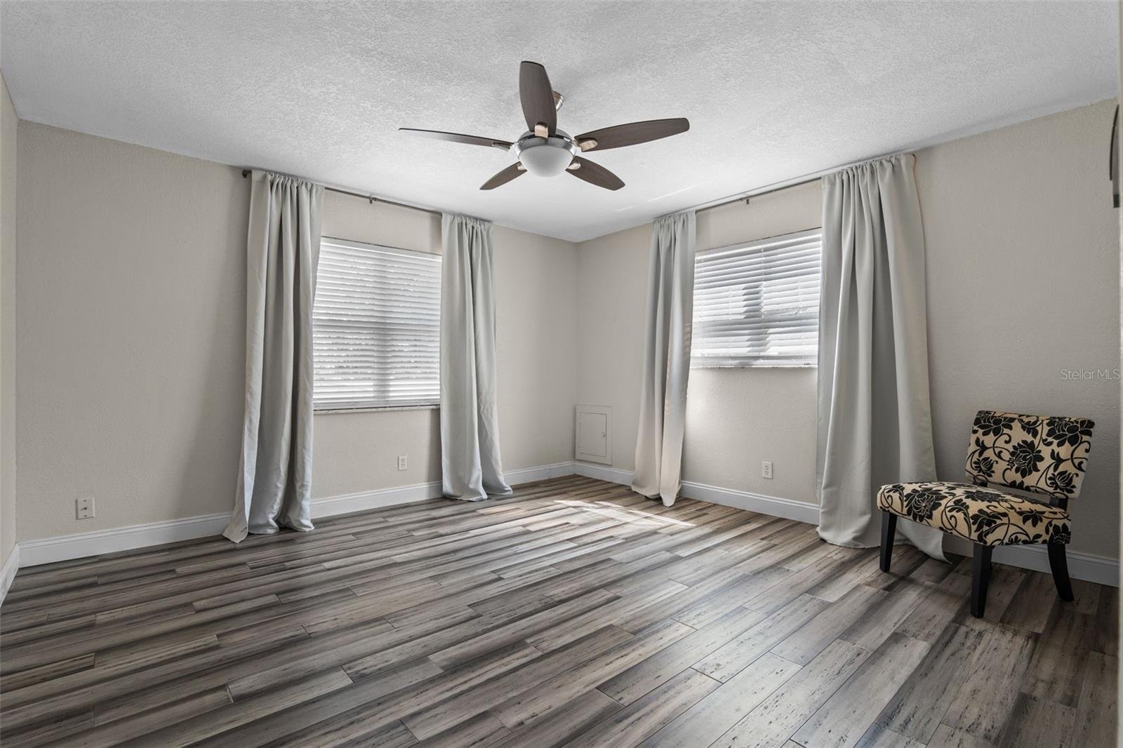 Image 47 of 72 For 120 Springwood Trail