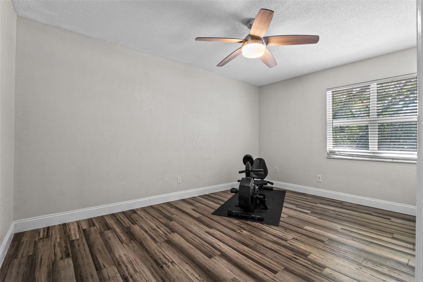 Image 50 of 72 For 120 Springwood Trail