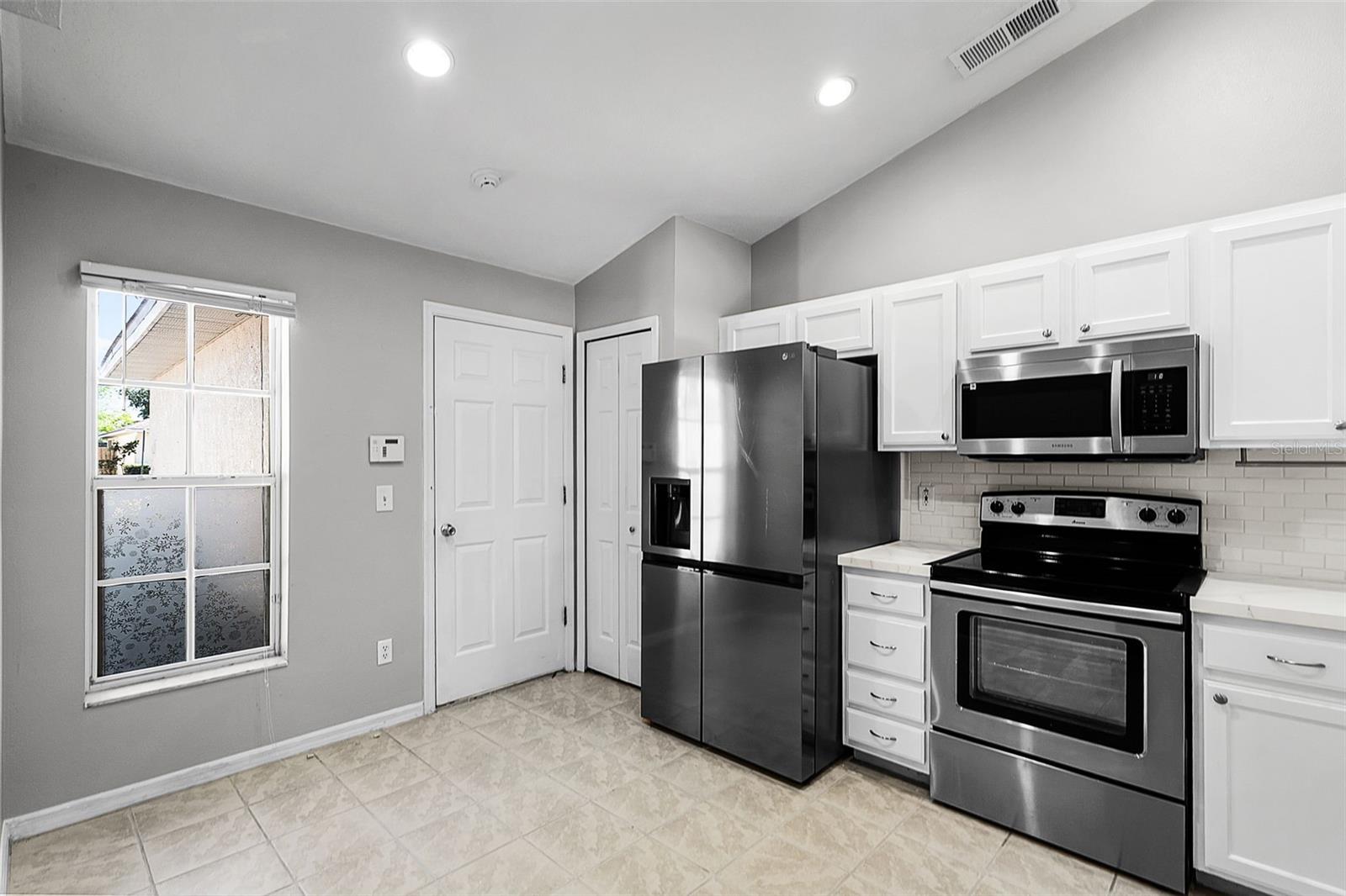 Image 6 of 16 For 3431 Kayla Circle