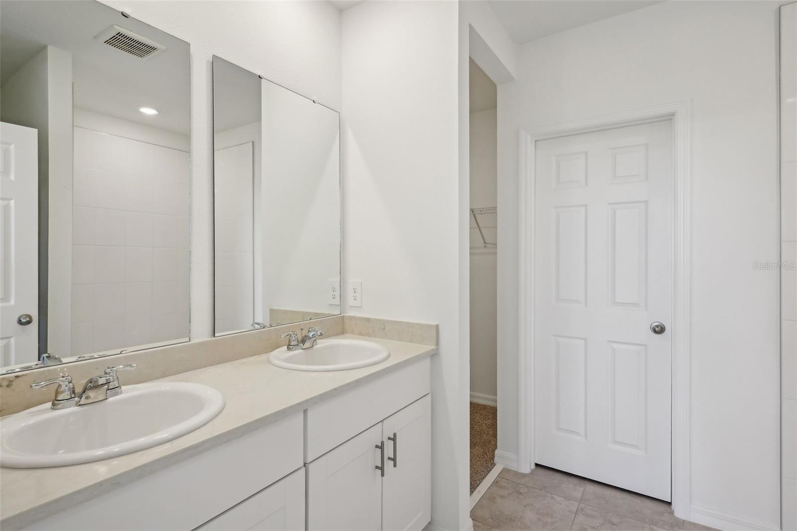 Image 18 of 38 For 3253 Viceroy Court