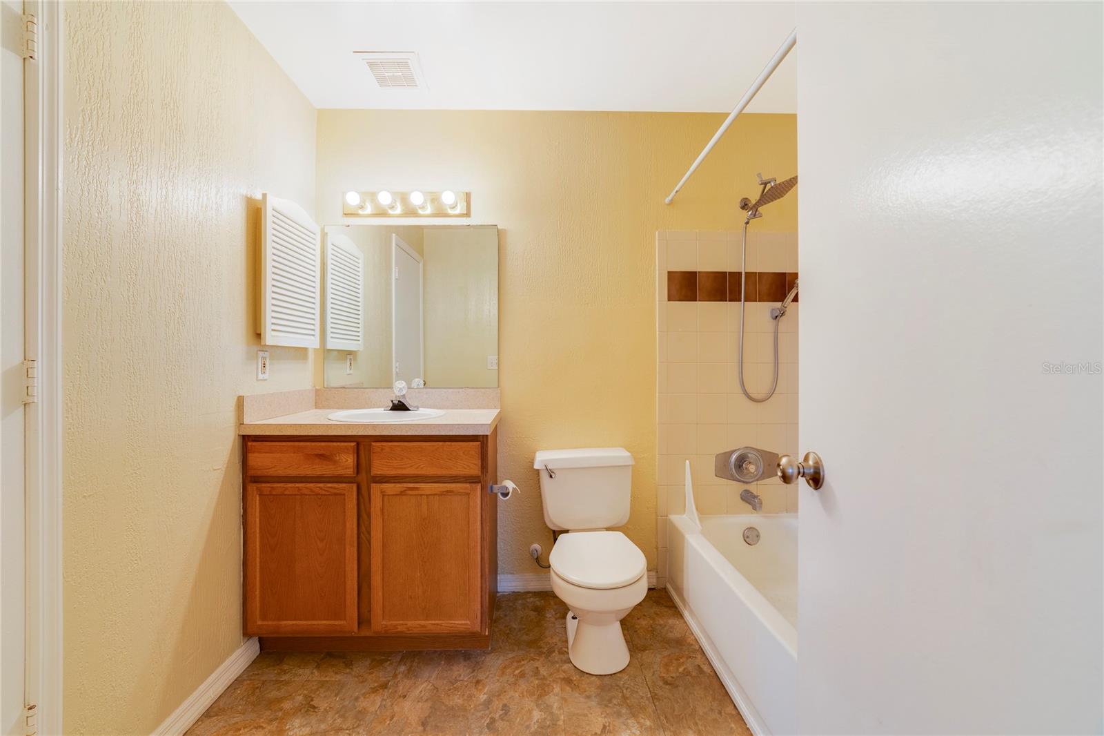 Image 17 of 24 For 6052 Westgate Drive 204