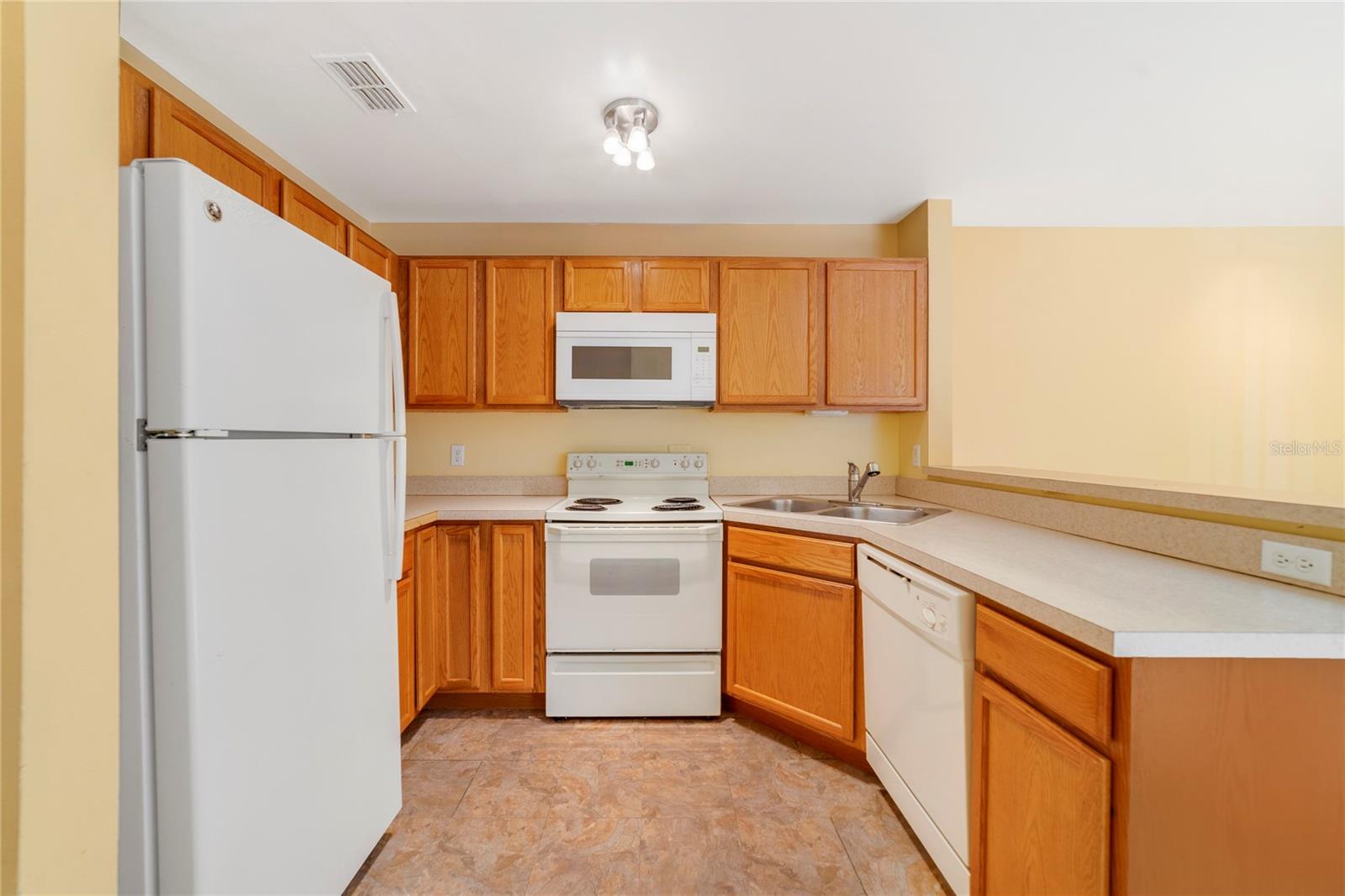 Image 6 of 24 For 6052 Westgate Drive 204