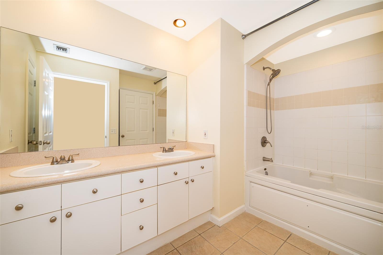 Image 14 of 44 For 322 Central Boulevard 1701