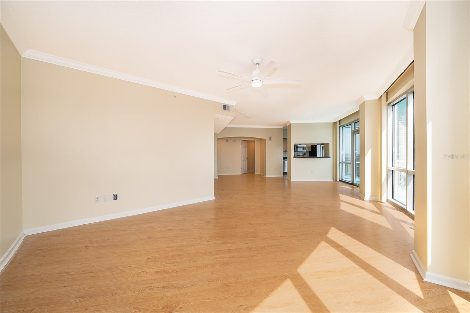 Image 8 of 44 For 322 Central Boulevard 1701