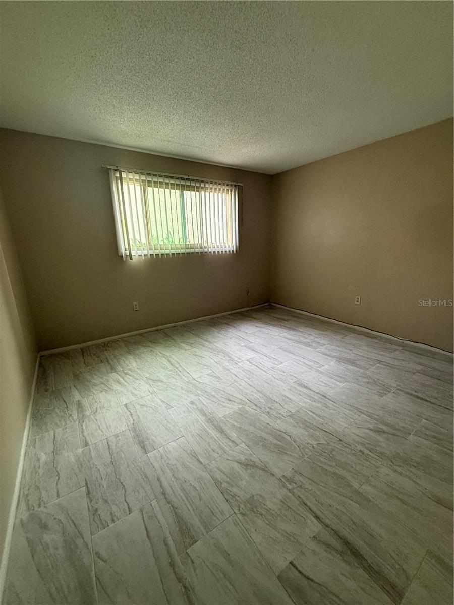 Image 10 of 18 For 944 Lake Destiny Road D