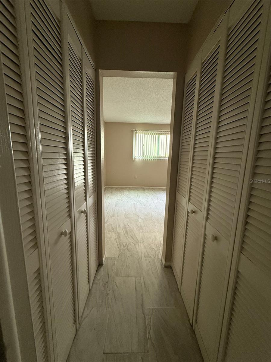 Image 13 of 18 For 944 Lake Destiny Road D