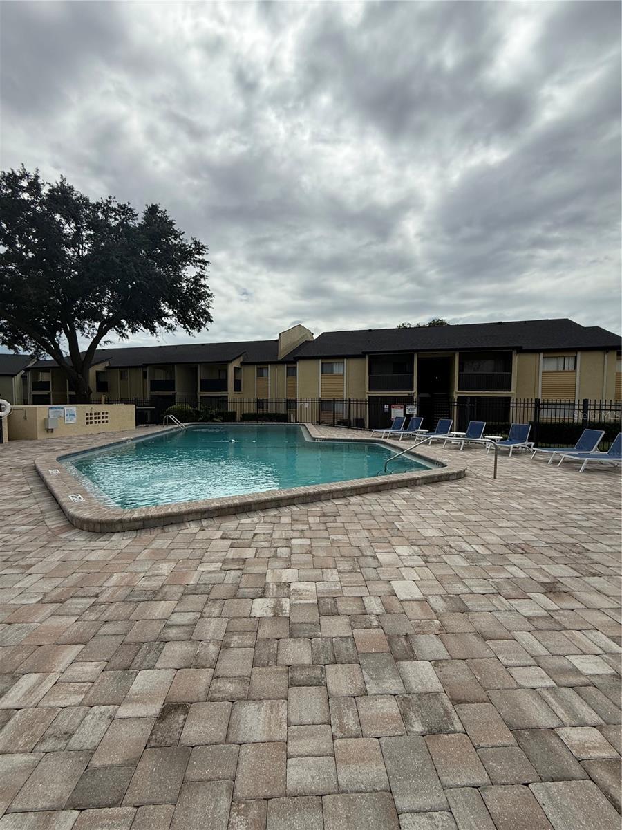 Image 4 of 18 For 944 Lake Destiny Road D