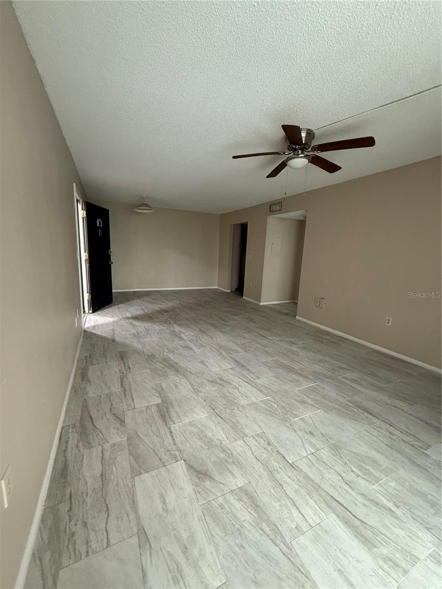 Image 6 of 18 For 944 Lake Destiny Road D